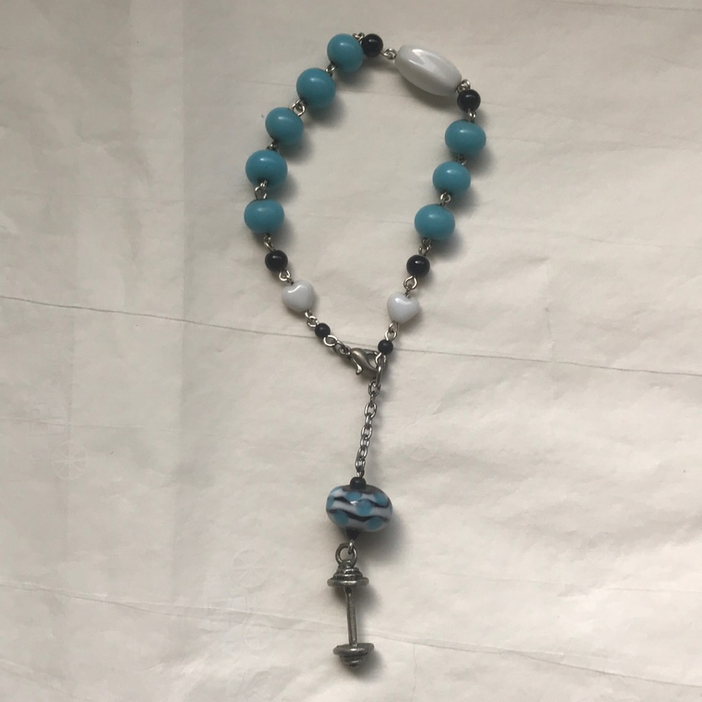 Dumbbell jewelry charm bracelet with glass beads